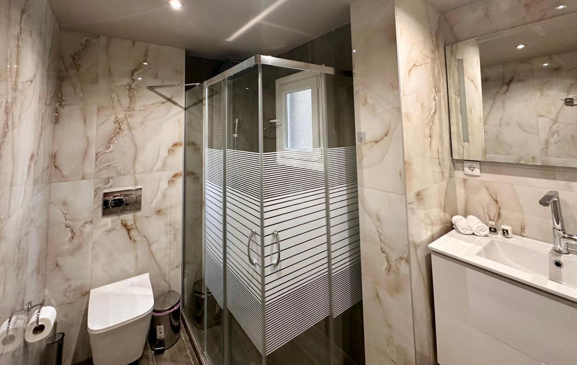 Emerald Suite Luxury Apartment In سالونيك المظهر الخارجي الصورة