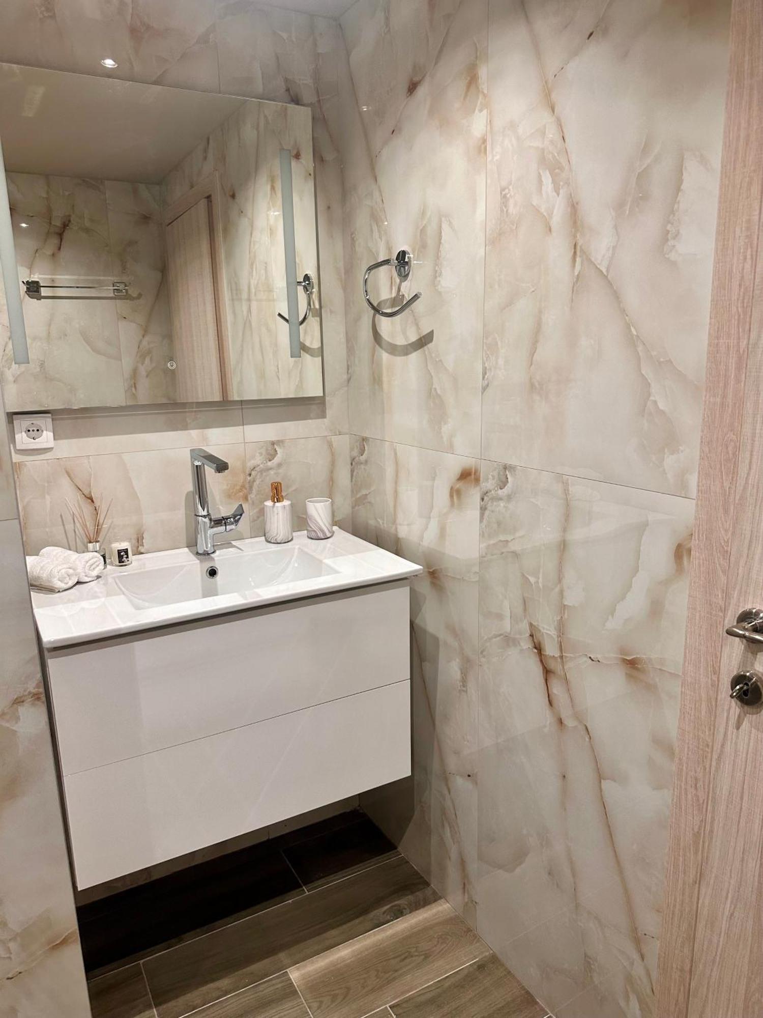 Emerald Suite Luxury Apartment In سالونيك المظهر الخارجي الصورة